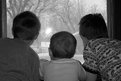 kids-looking-out-window-big